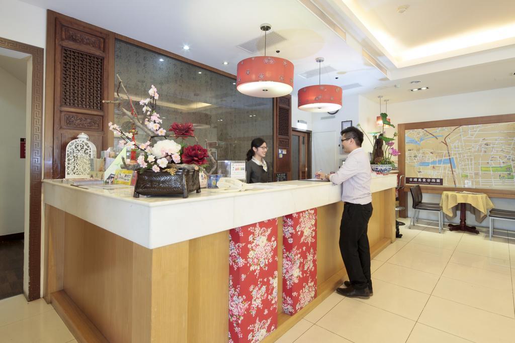 Cambridge Confucius Inn Tainan Exterior photo