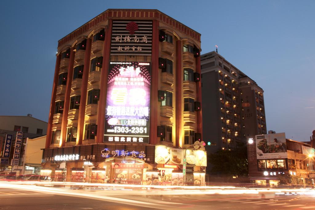 Cambridge Confucius Inn Tainan Exterior photo